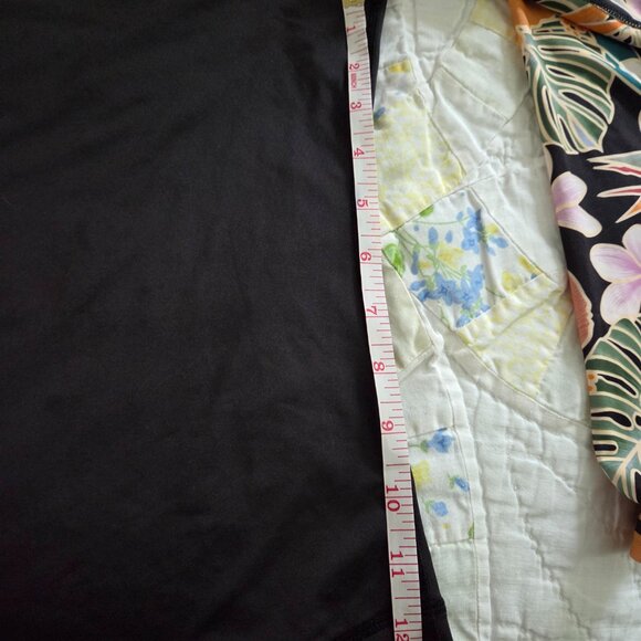 Scubapro and Hurley Women's Rash Guard Shirts + Two Pairs Swim Shorts (no-name) - Picture 2 of 14